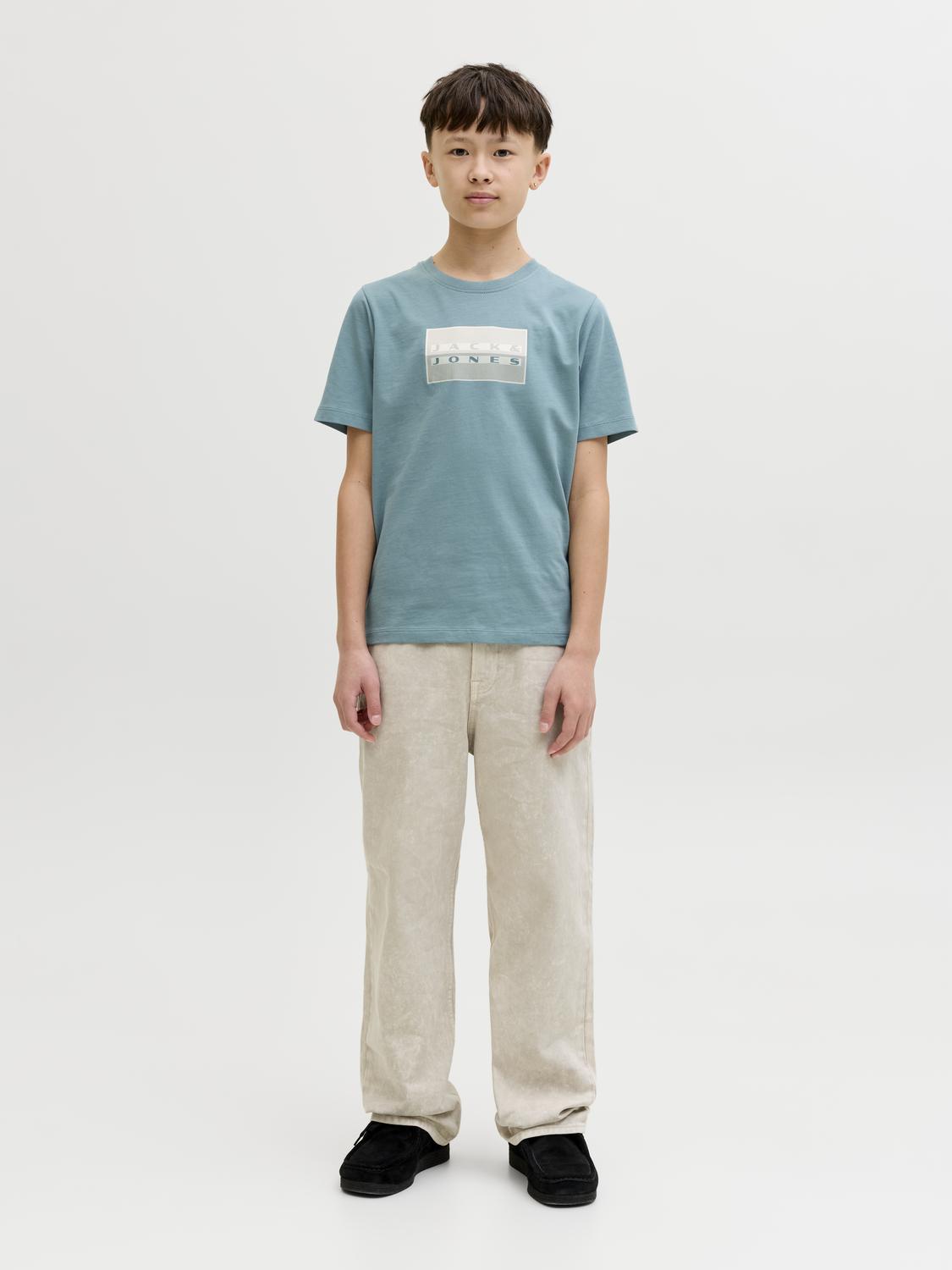 model_shot-front_full